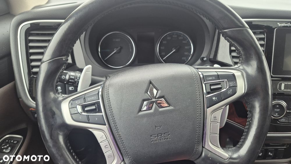 Mitsubishi Outlander 2.0 4WD Plus - 14