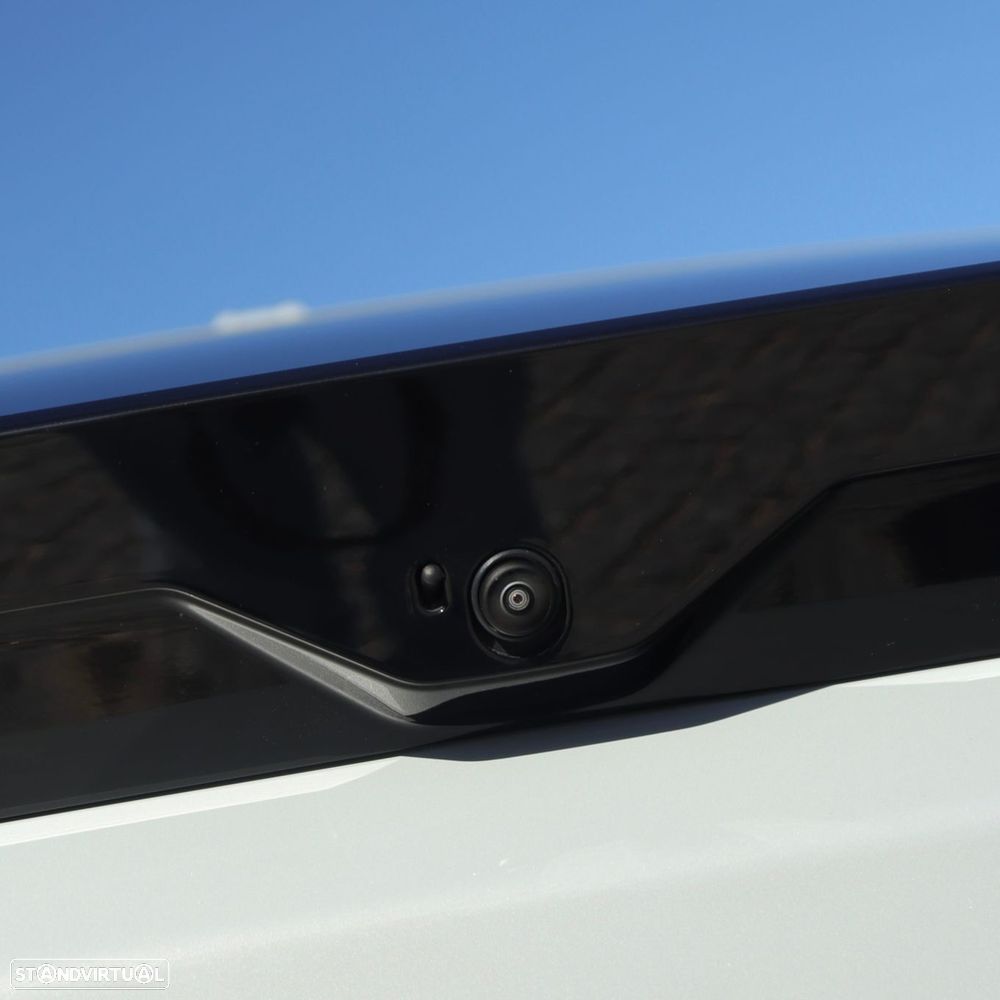 BMW iX2 eDrive20 Pack Desportivo M - 16
