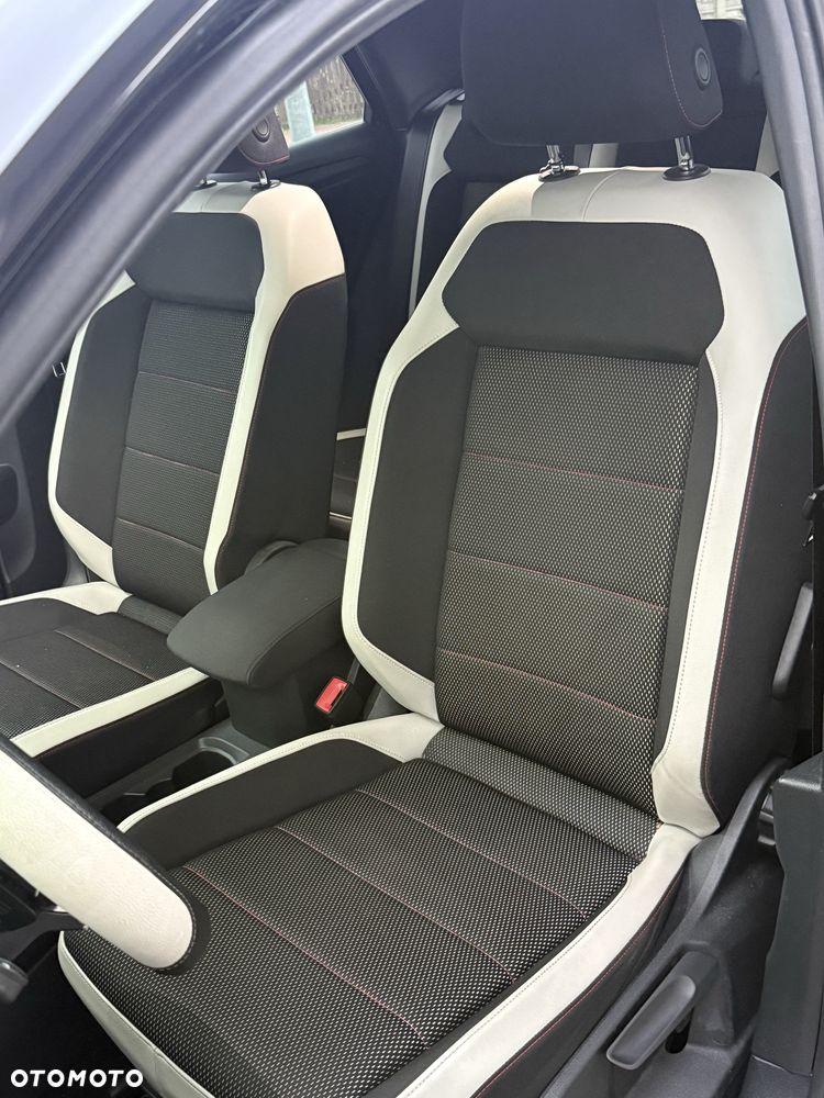 Volkswagen T-Roc - 9