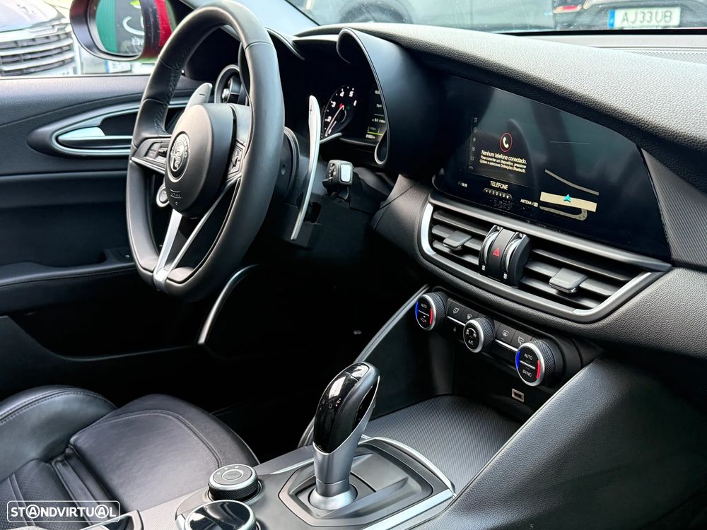 Alfa Romeo Giulia 2.0 Turbo 16V AT8-Q4 Veloce - 35