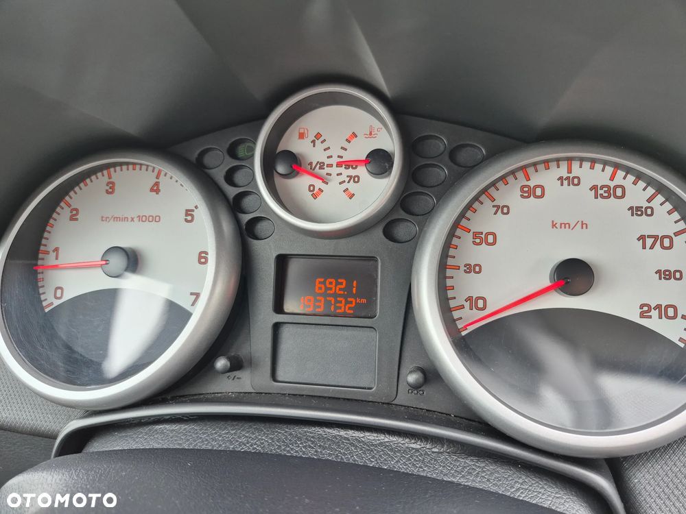 Peugeot 207 1.4 16V Sporty - 22