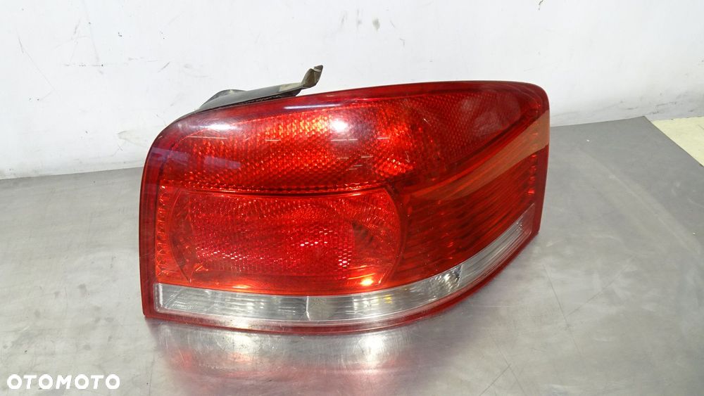 LAMPA PRAWA TYLNA AUDI A3 8P - 1