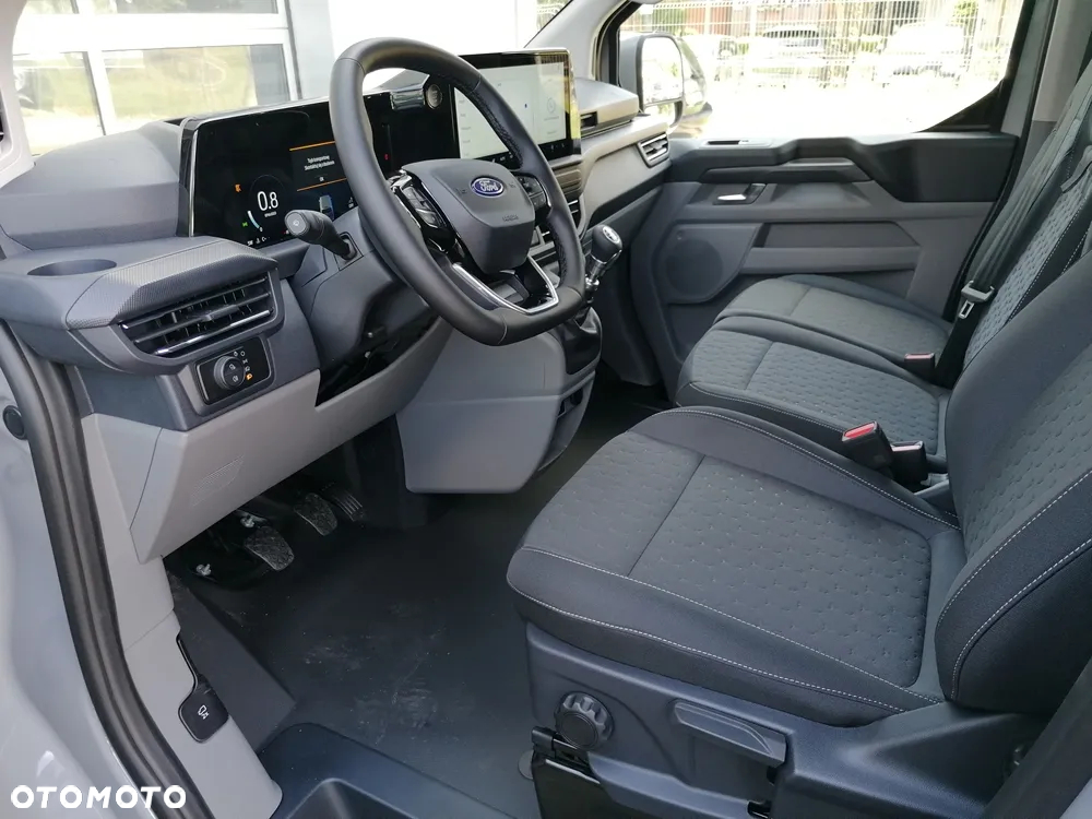 Ford CUSTOM VAN LIMITED - 23