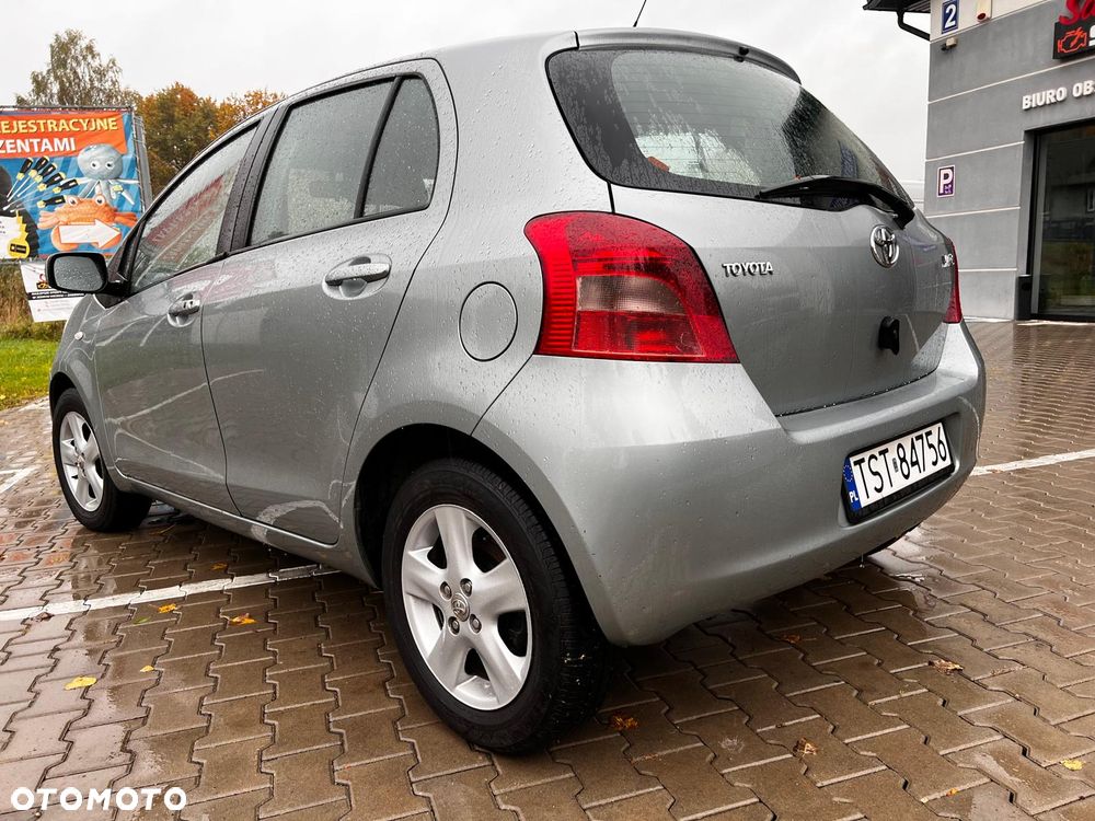 Toyota Yaris - 10