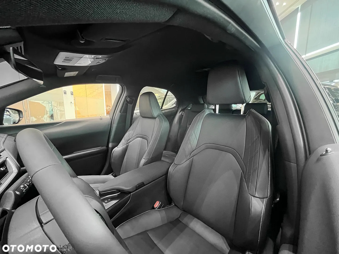 Lexus UX 300h F Sport Design - 6