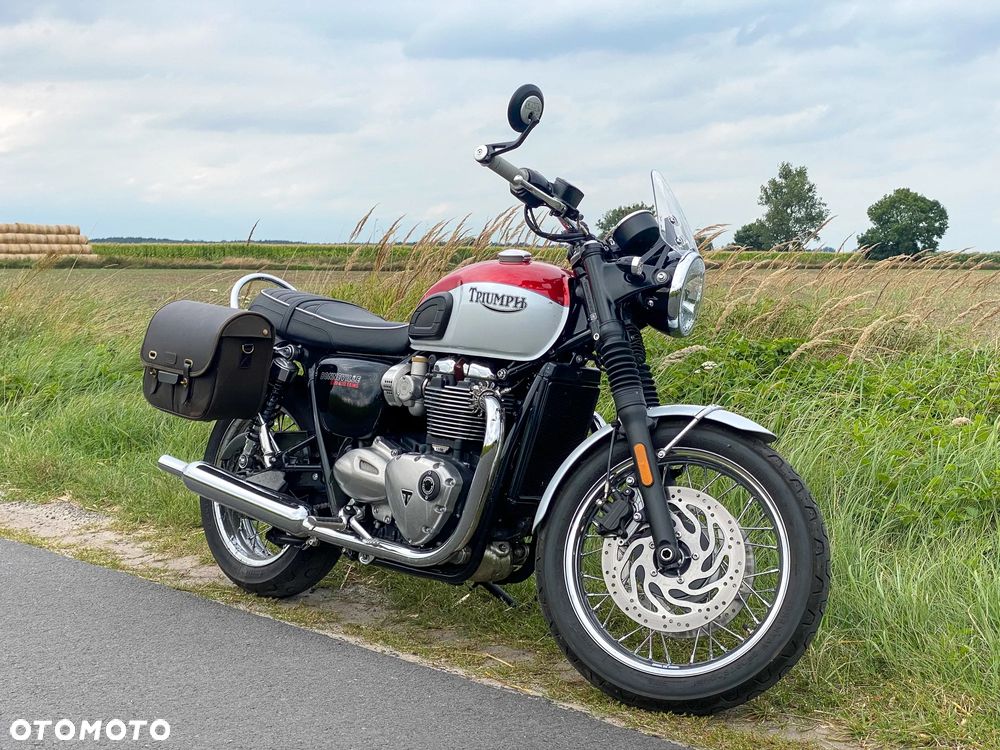 Triumph Bonneville - 12