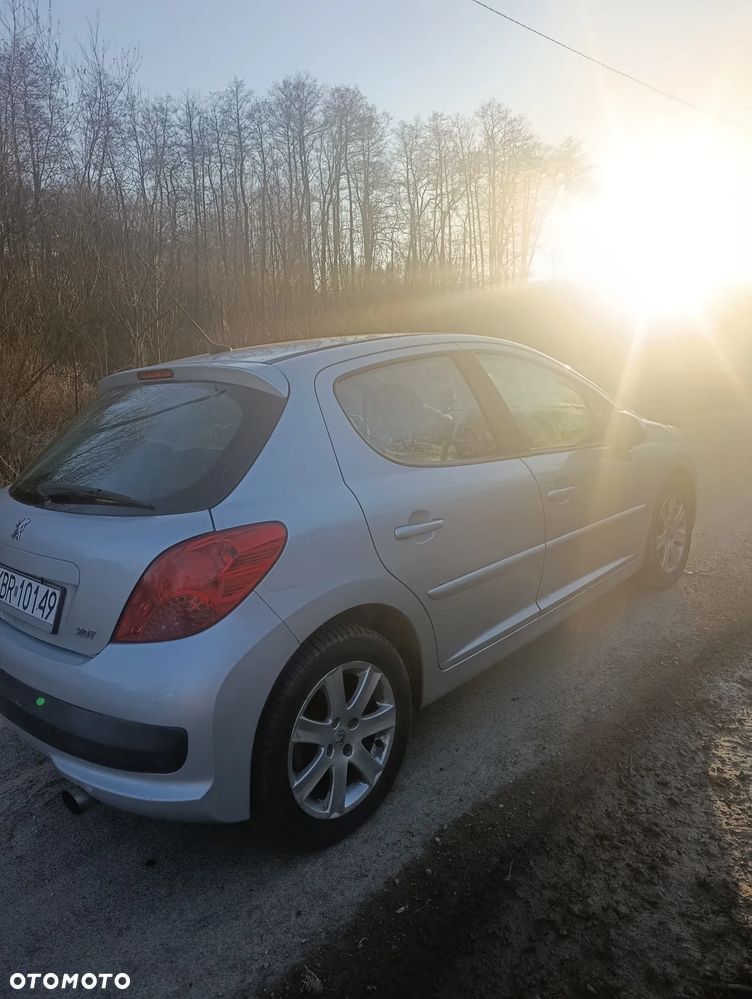 Peugeot 207 - 8