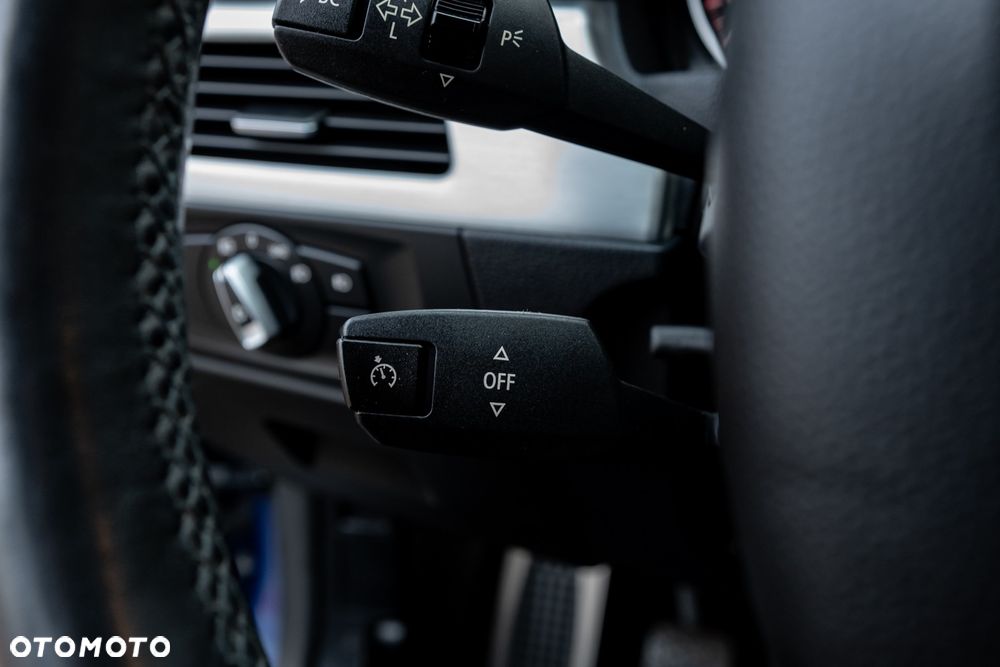 BMW Seria 3 320d DPF Edition Sport - 33