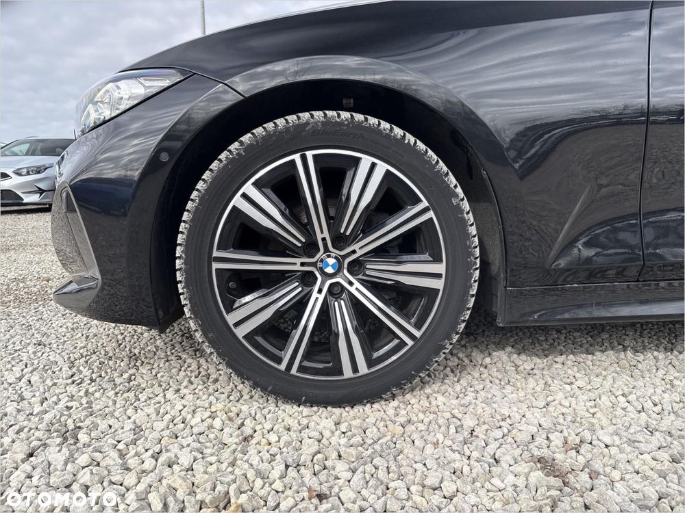 BMW Seria 3 318d MHEV - 18