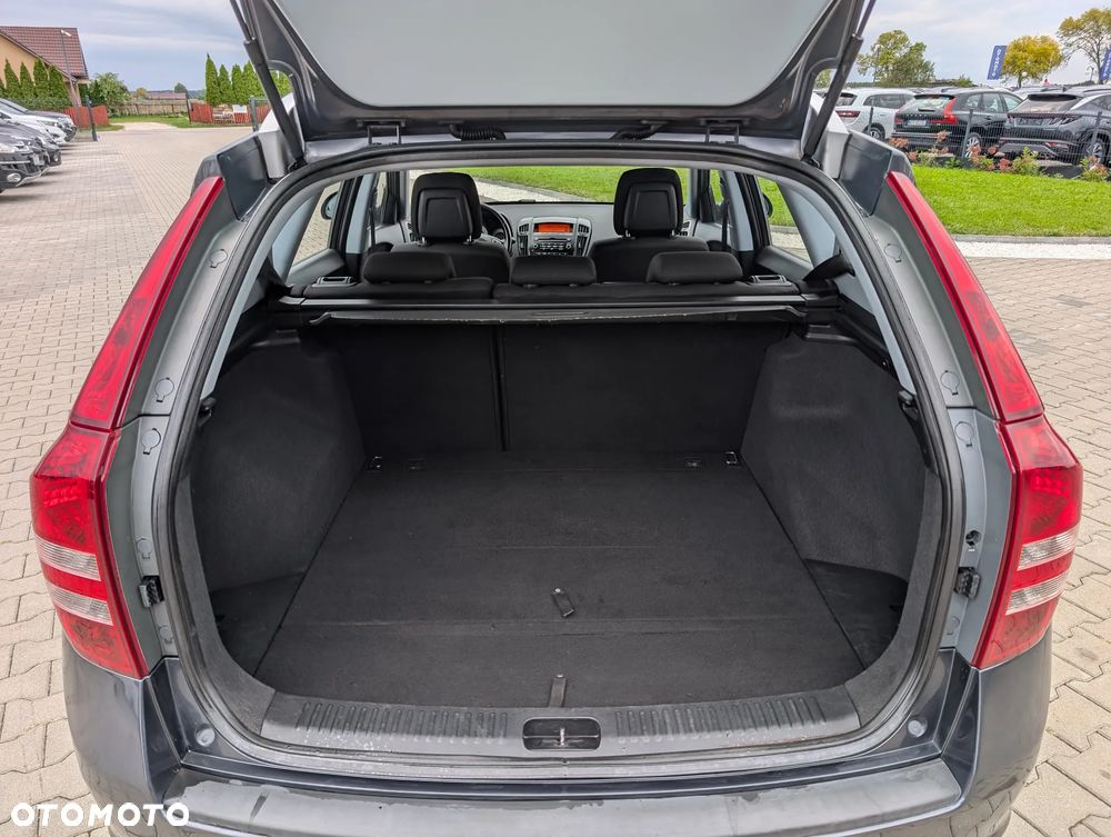 Kia Ceed - 41