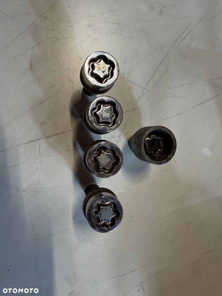 Śruby zabezpieczające do kół Bmw e39 e46 e60 e36 e38 e90 kwiatek - 1