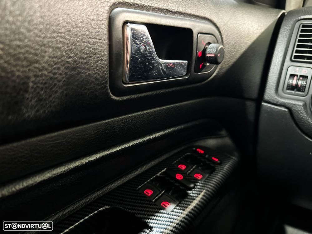 VW Golf 1.9 TDi 25 Anos - 40