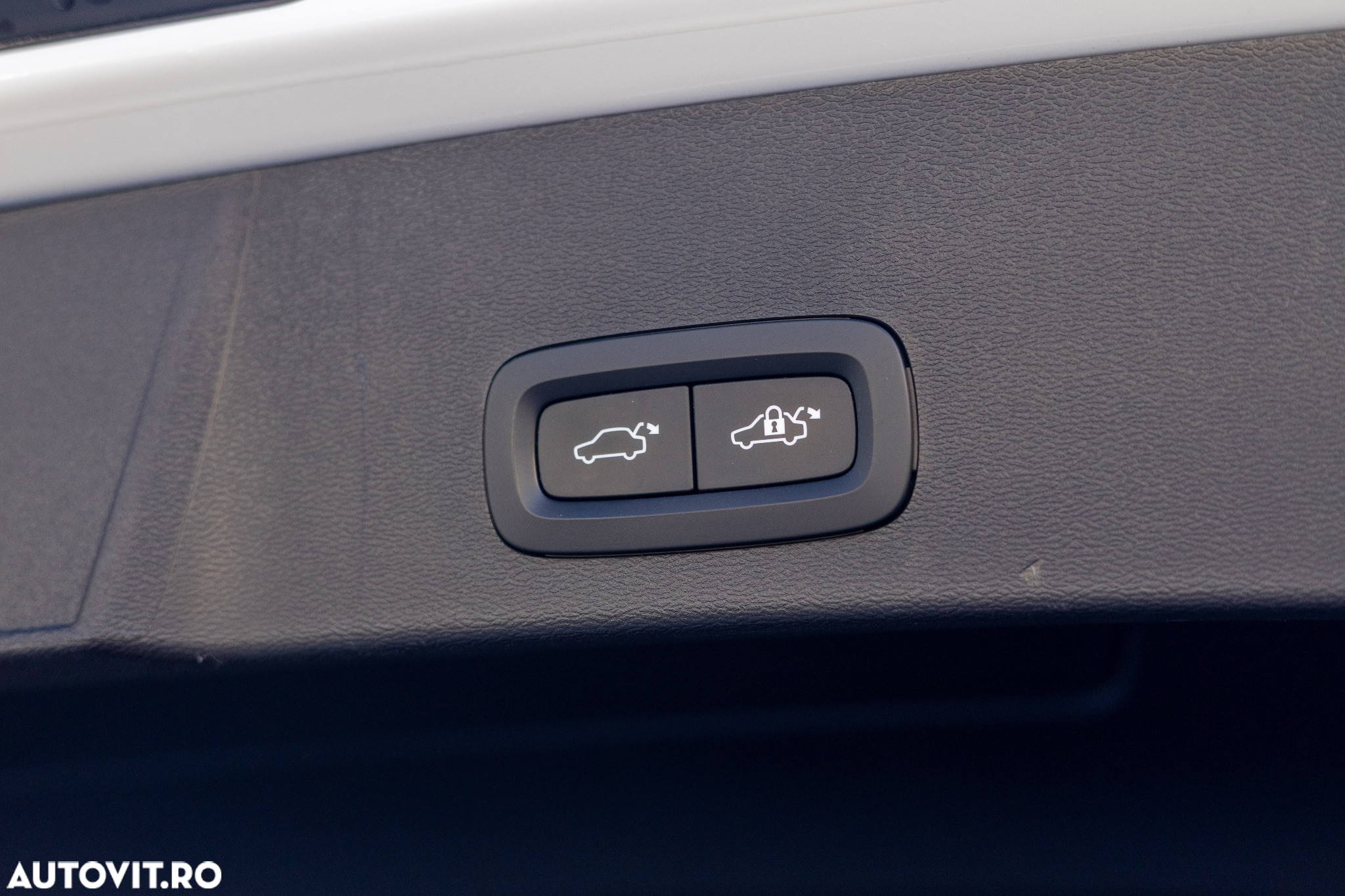 Volvo XC 40 Recharge T5 Twin Engine AT7 R-Design Expression - 26