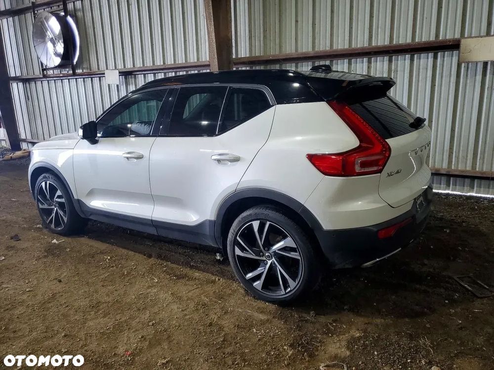 Volvo XC 40 T5 AWD R-Design - 3