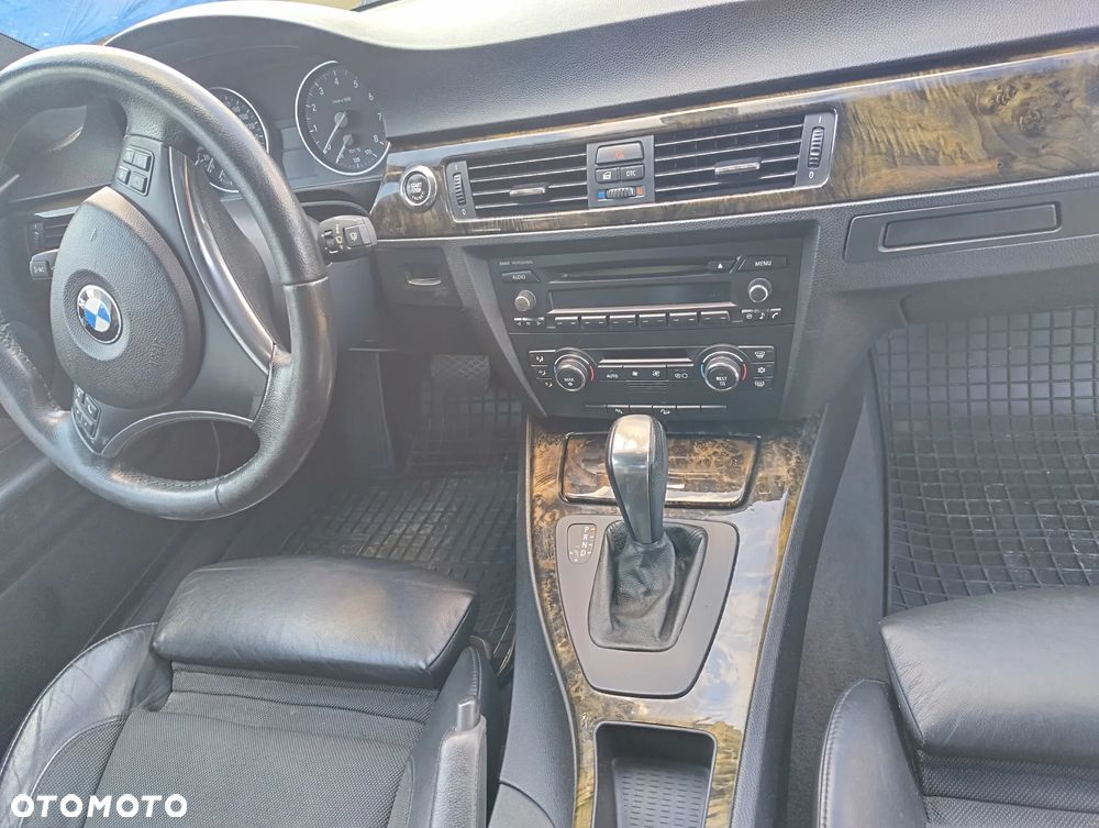 BMW Seria 3 325i xDrive - 9