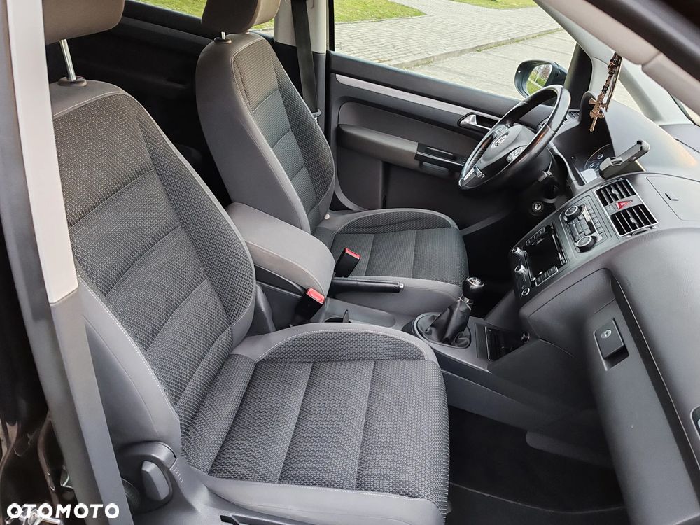 Volkswagen Touran - 10