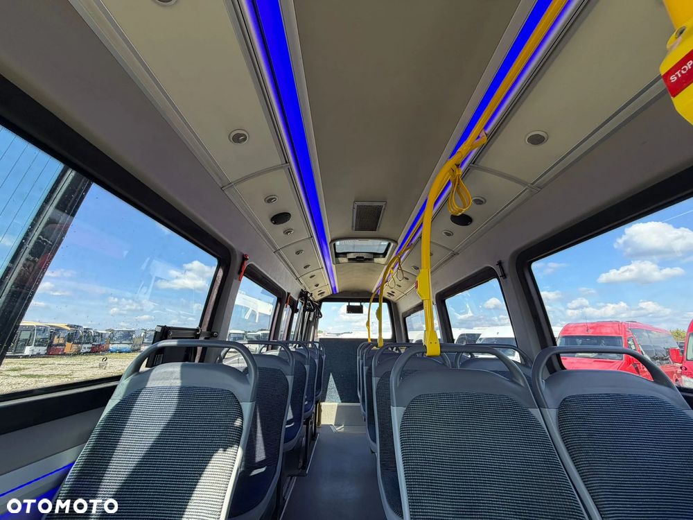 Mercedes-Benz Sprinter 517 - 20
