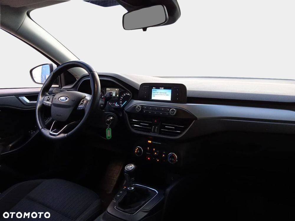 Ford Focus 1.0 EcoBoost Trend - 29