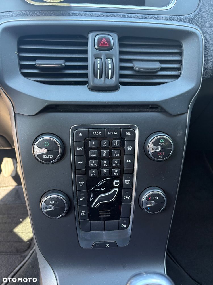 Volvo V40 D2 Momentum - 25