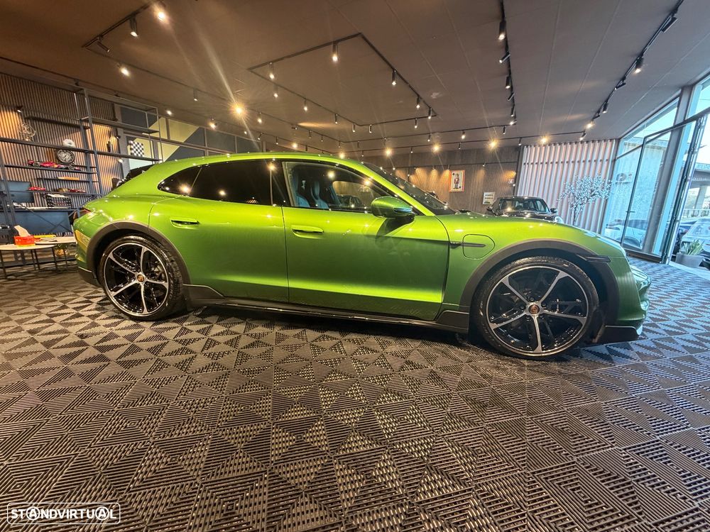 Porsche Taycan Cross Turismo 4S - 10