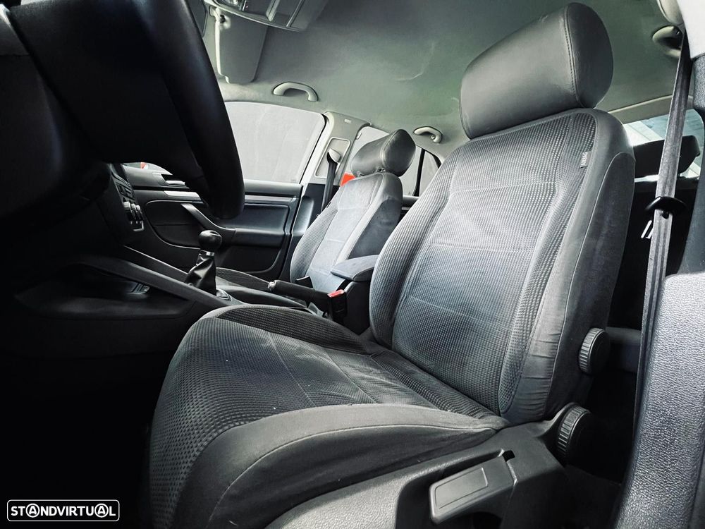 VW Jetta 2.0 TDI Highline - 29