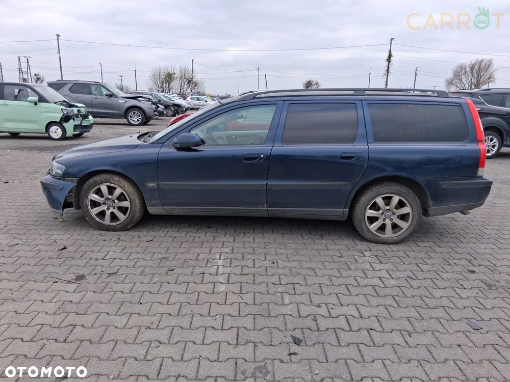 Auto na części - VOLVO V70  WSZYSTKIE CZĘŚCI  SILNIK SKRZYNIA Lakier 492 Silnik Skrzynia Drzwi Klapa Zderzak Lampa Lusterko Szyba Szyberdach Panorama Deska Kokpit Sterownik Moduł Czujnik Licznik Wyświetlacz Kierownica - 1