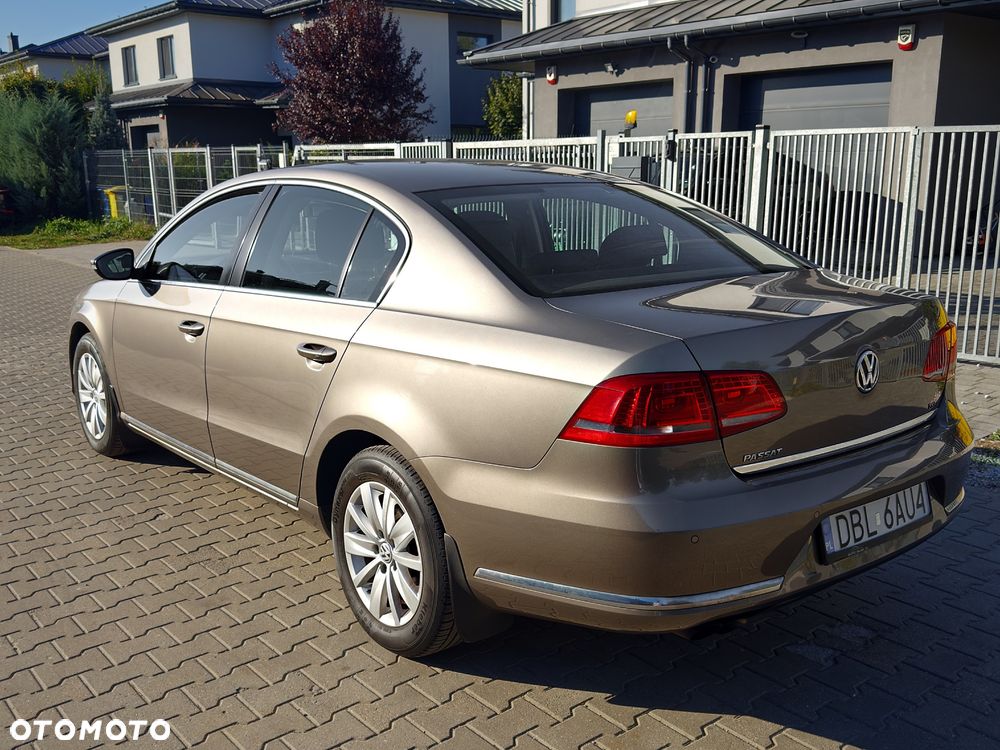 Volkswagen Passat - 4