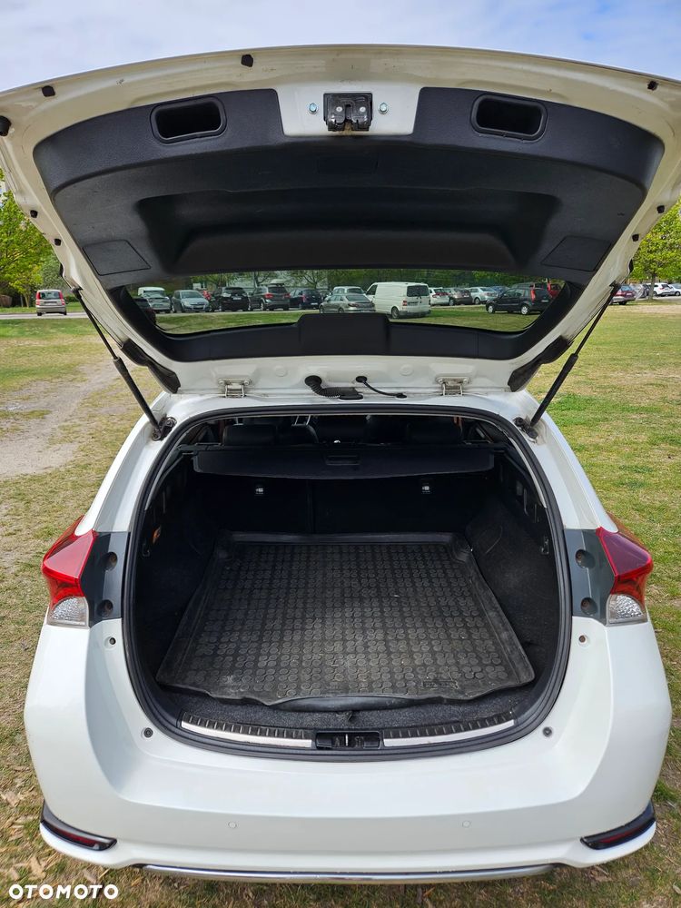 Toyota Auris 1.6 Prestige - 19