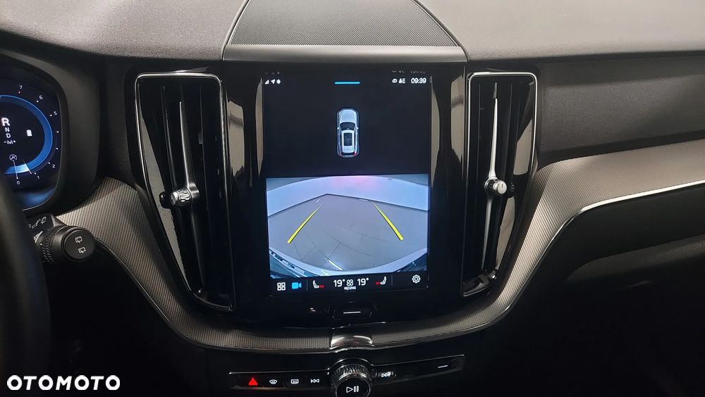 Volvo XC 60 B4 B Plus Dark - 23