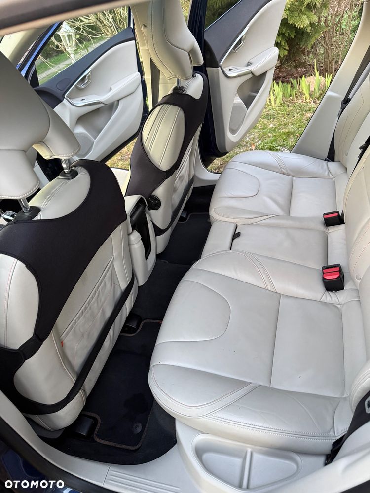 Volvo V40 D4 Ocean Race - 11