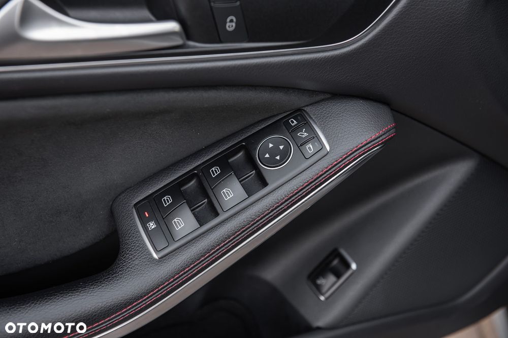 Mercedes-Benz CLA AMG 45 4Matic 7G-DCT - 17