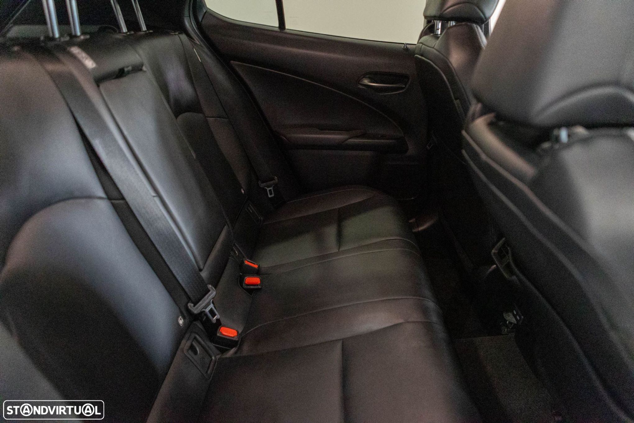 Lexus UX 250h F Sport - 43