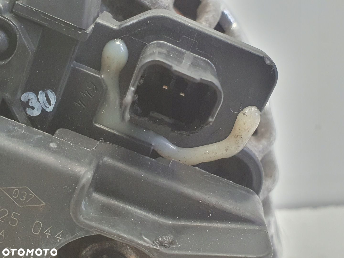 Renault Master II 2.5 DCI ALTERNATOR 0124525044 150A bosch - 9