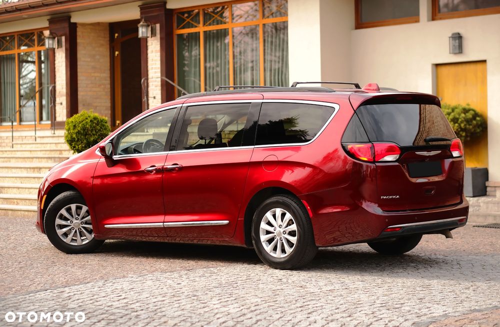 Chrysler Pacifica - 30