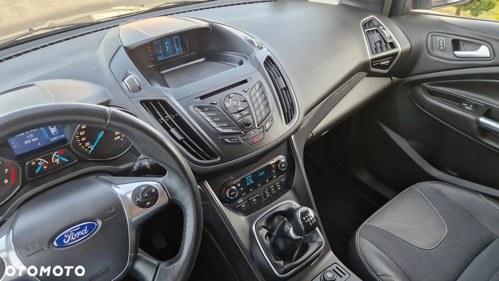 Ford Kuga 1.6 EcoBoost 2x4 Titanium - 11