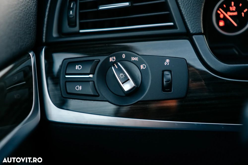 BMW Seria 5 520d Aut. Luxury Line - 14