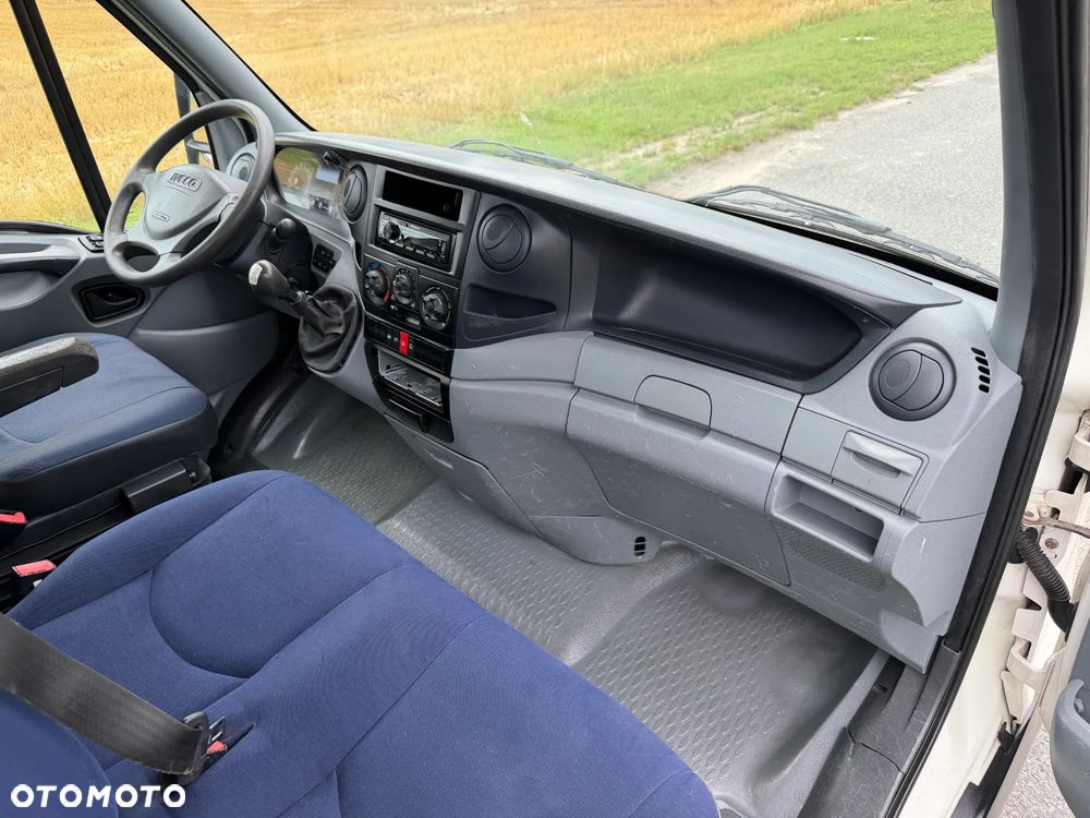 Iveco 50C15 * 3.0 / 150KM * Rama / Skrzyniowe * Koła bliźniacze * Rozstaw osi: 3.75m * - 32