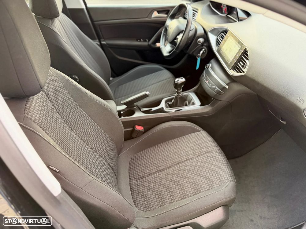 Peugeot 308 1.2 PureTech Active J17 - 13