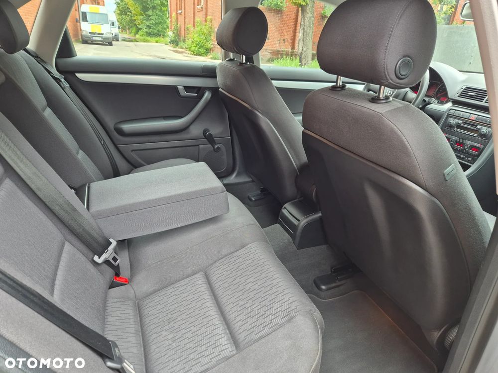 Audi A4 Limousine - 16
