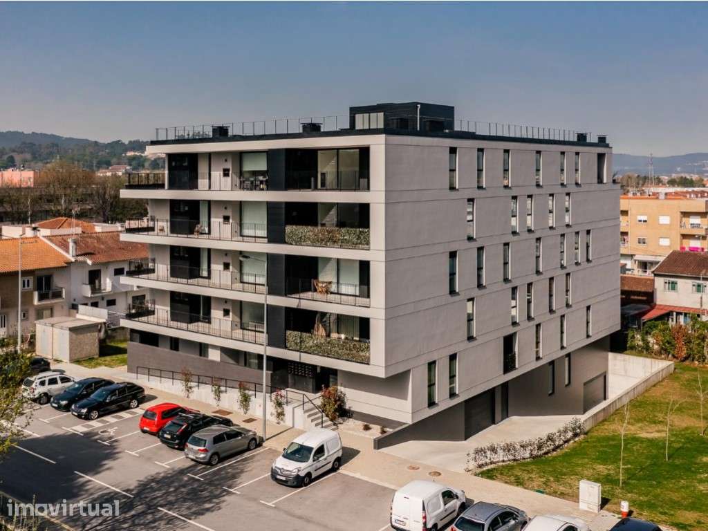 Apartamento T1 com varanda, garagem, totalmente equipado e mobilado - Grande imagem: 3/21