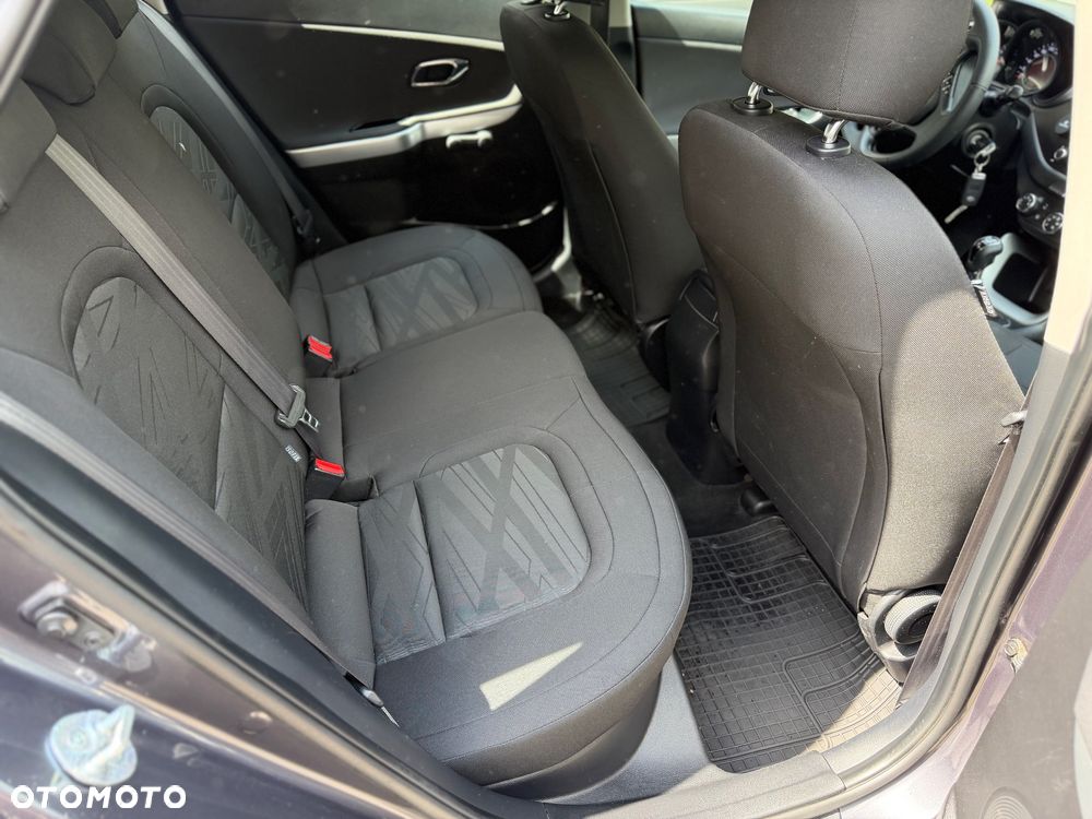 Kia Ceed - 12