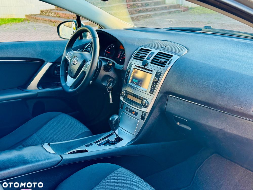 Toyota Avensis 1.8 Premium MS - 19
