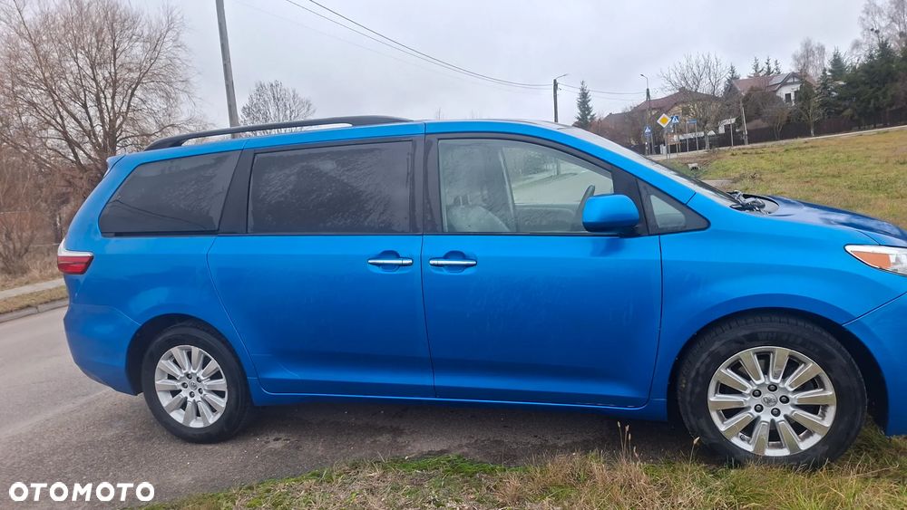 Toyota Sienna 3.5 XLE AWD - 2