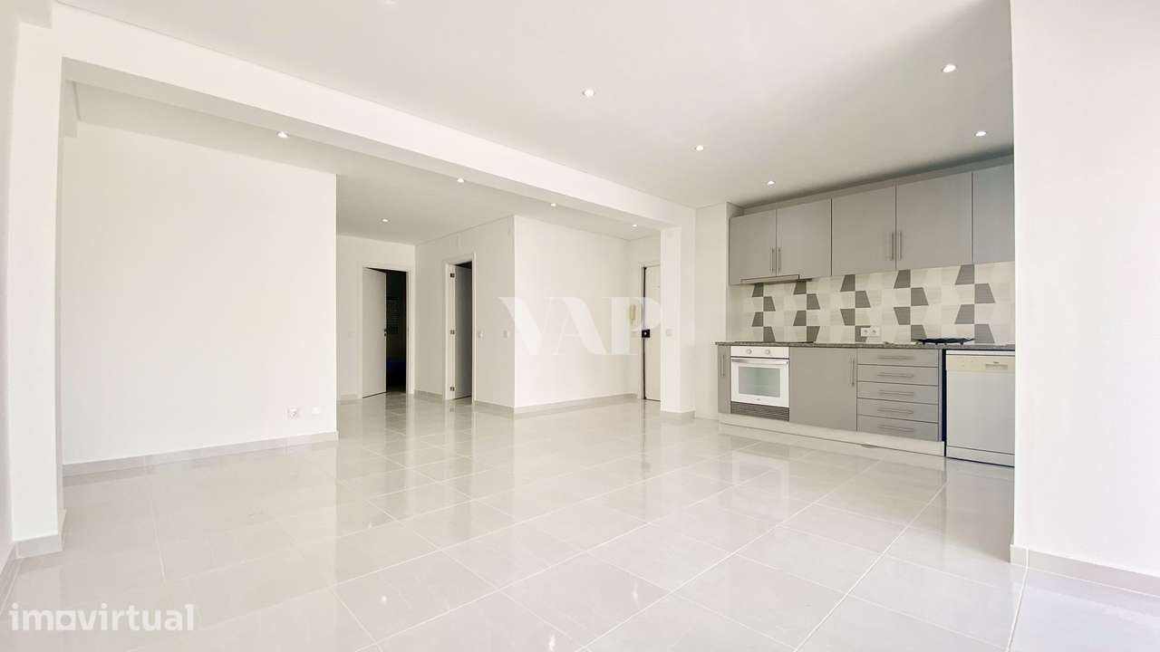 Apartamento T2 totalmente renovado e moderno em Quarteira - Grande imagem: 3/17