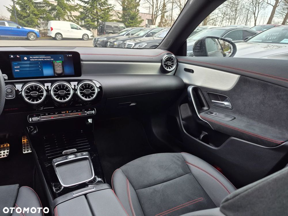 Mercedes-Benz CLA 200 AMG Line 7G-DCT - 26