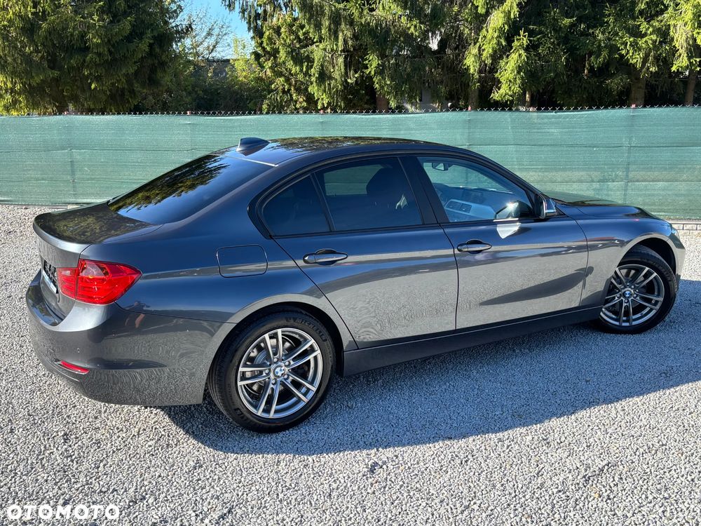 BMW Seria 3 320d Sport Line - 13