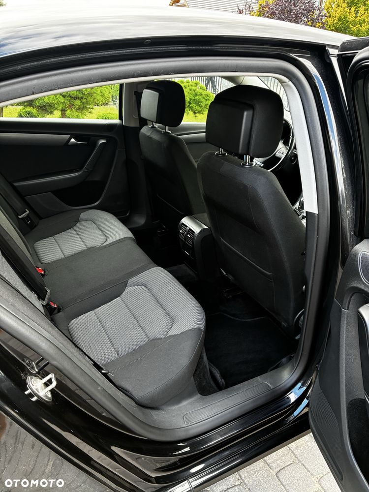 Volkswagen Passat - 8
