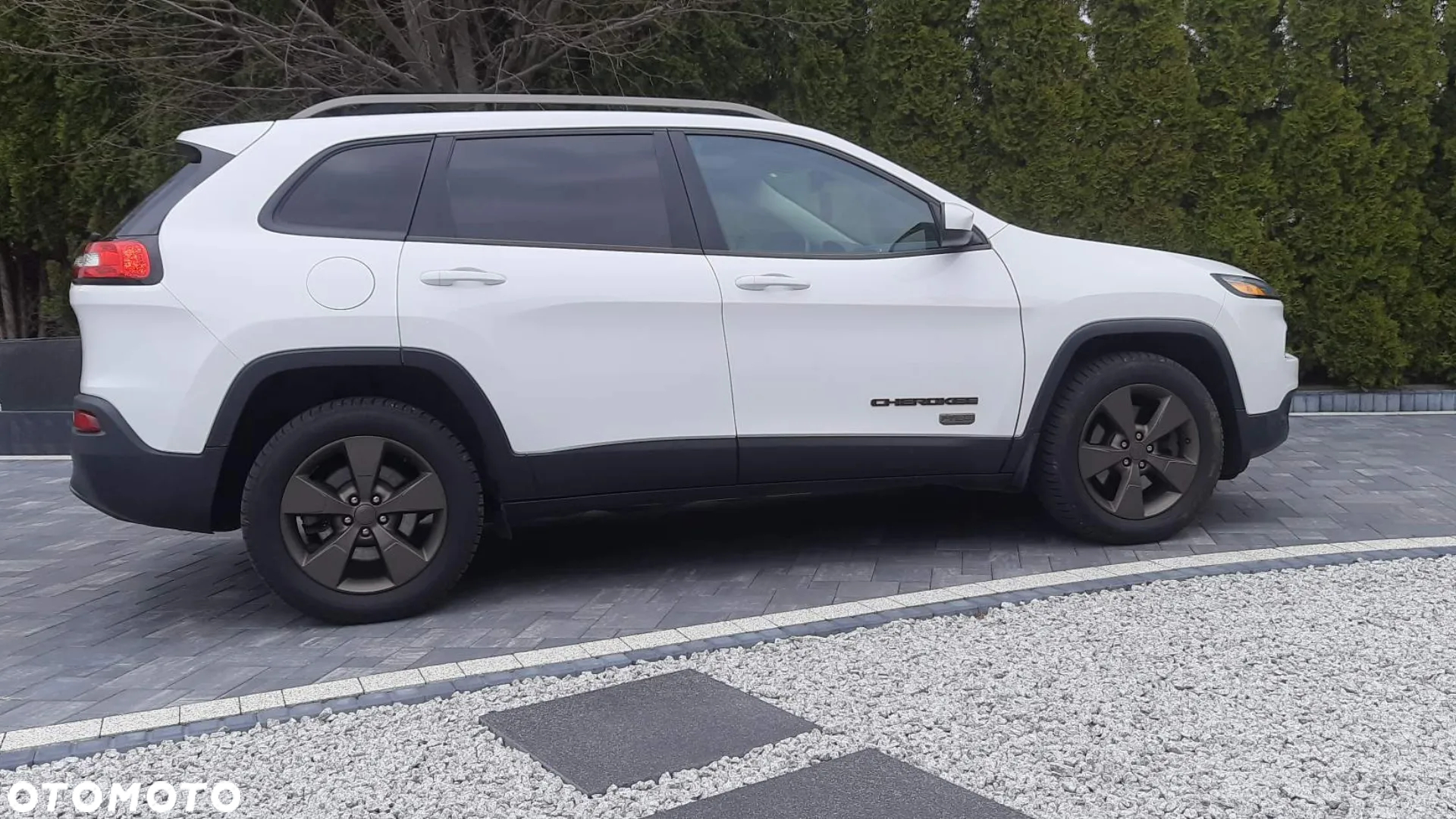 Jeep Cherokee - 4