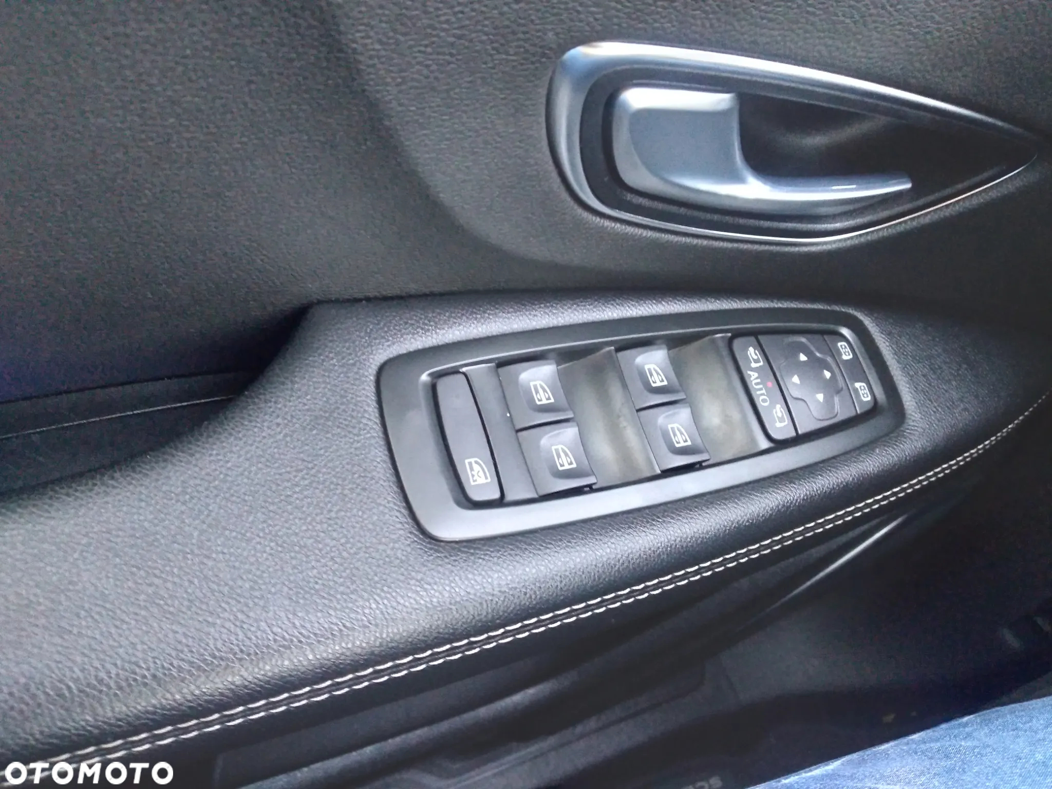 Renault Scenic ENERGY TCe 140 EDC INTENS - 13