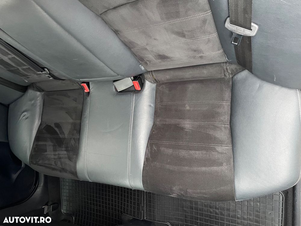 Toyota Avensis Combi 2.2 D-CAT Executive - 12